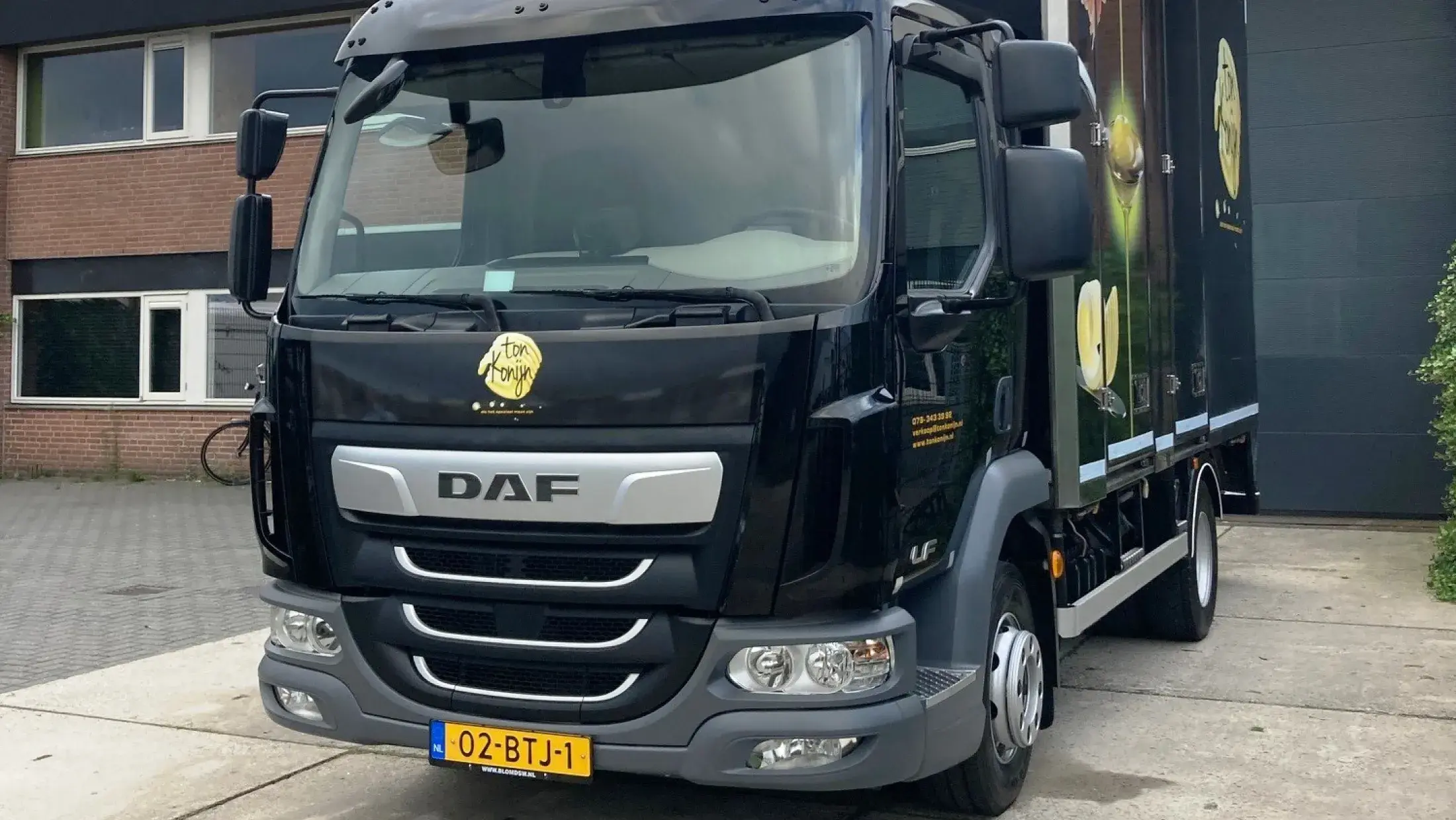 DAF LF 210 FA DC 12t -Ton Konijn