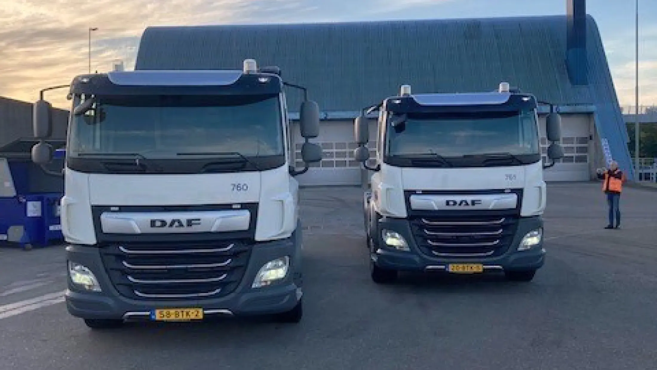 Avalex - Vervoer&Materieel - 2x DAF CF 410 FAN DC Haakarm 