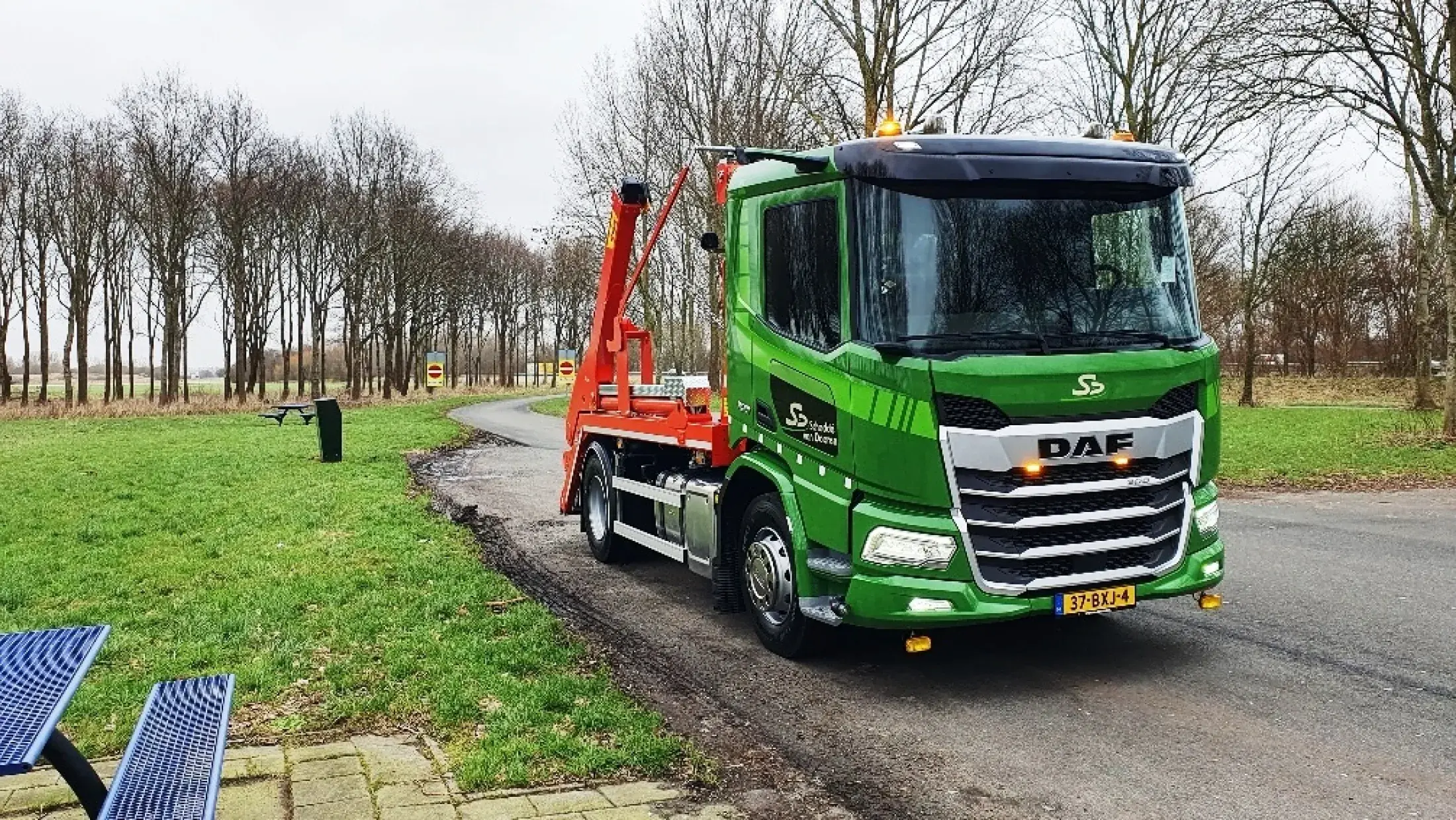 DAF XD 300 FA DC - Schadde van Dooren Katwijk