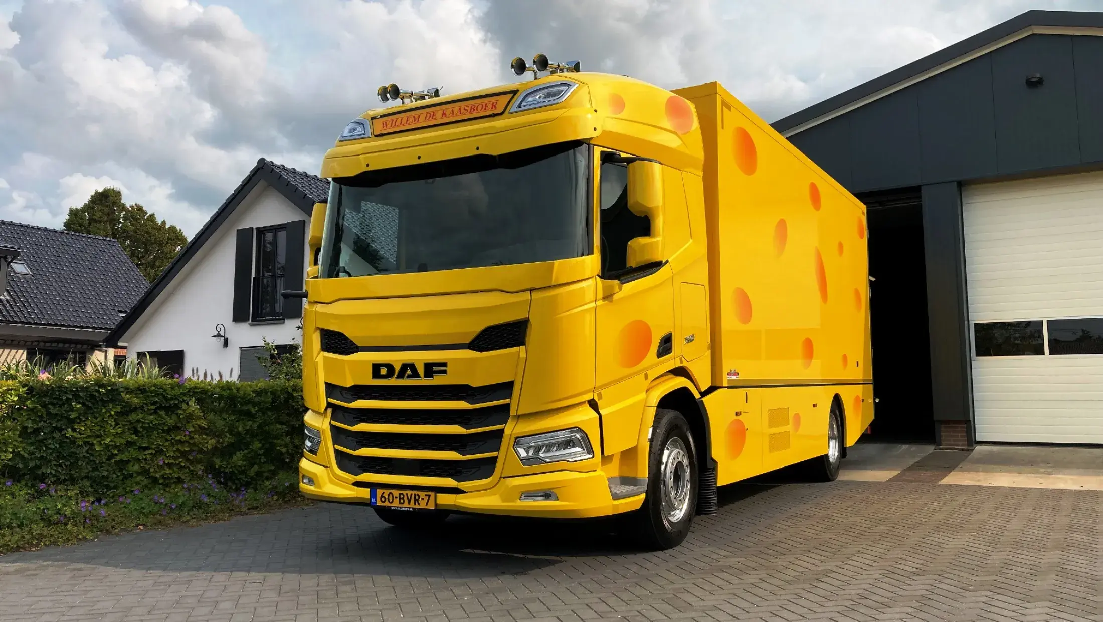 DAF XD 370 FA SHC - Driebrugse kaashandel