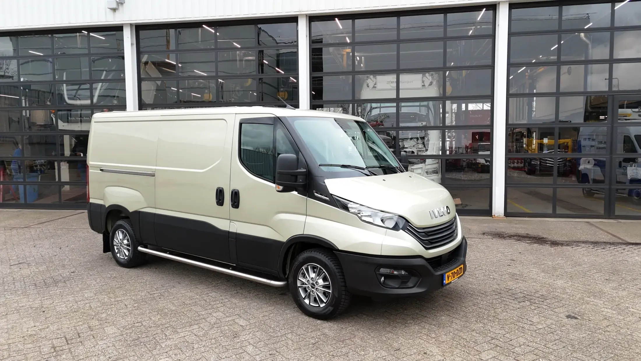 IVECO DAILY 35S18 HA8 - Vergunst Stroopwafels