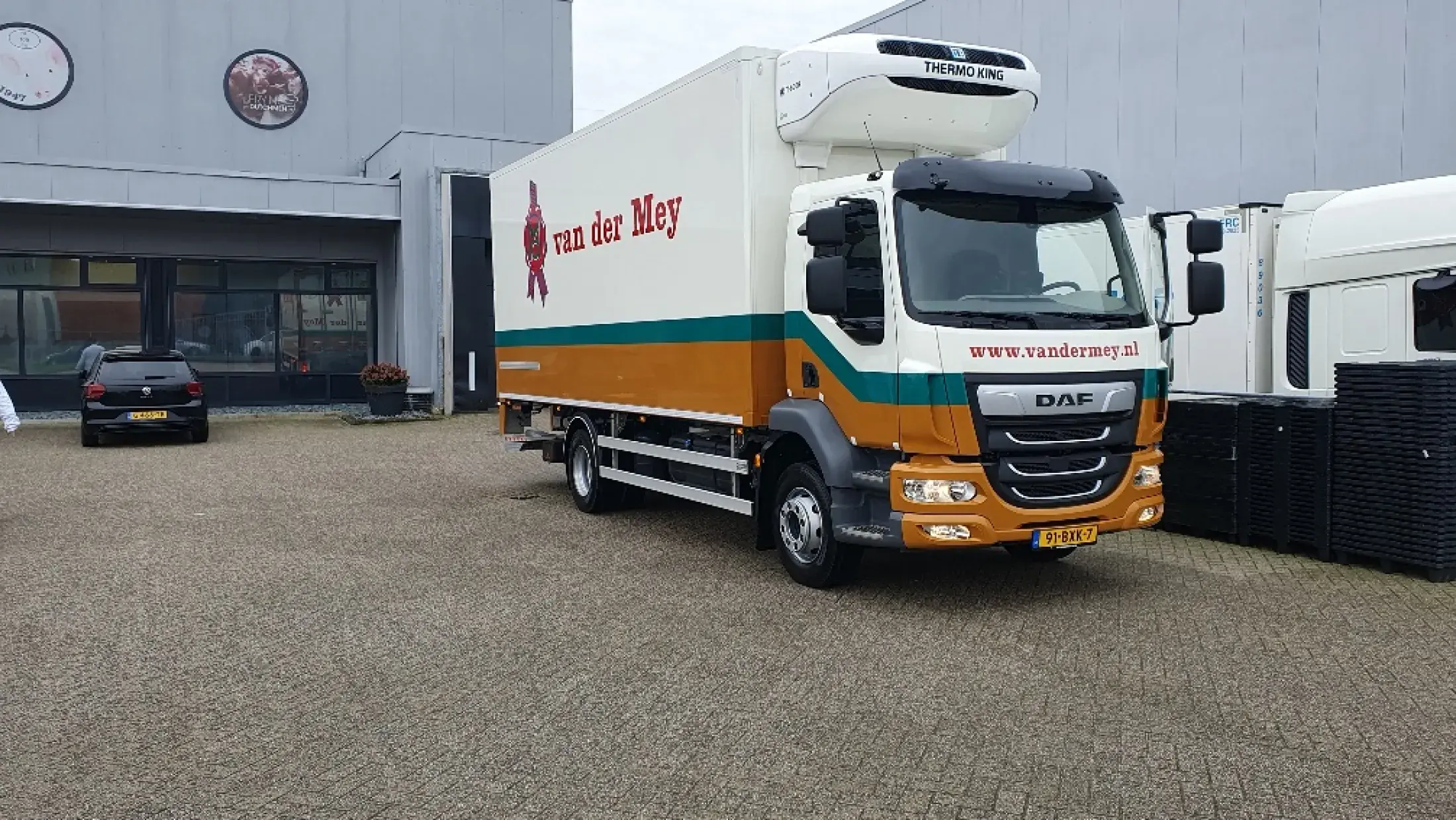 Van der Meij Vlees - DAF  LF 210 FA 14t